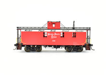 Load image into Gallery viewer, HO Brass DVP - Division Point NYC&St.L - Nickel Plate "46-147" Series 30' Wood Caboose FP