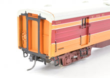 Load image into Gallery viewer, HO Brass PSC - Precision Scale Co. Milwaukee Road 1939 Hiawatha 60' Railway Post Office Car Factory Painted