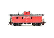 Load image into Gallery viewer, HO Brass DVP - Division Point NYC&St.L - Nickel Plate "46-147" Series 30' Wood Caboose FP