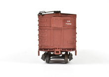 Load image into Gallery viewer, HO Brass NPP - Nickel Plate Products GN - Great Northern 40' Boxcar Custom Painted No. 7302