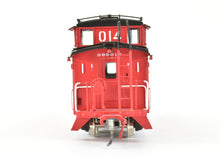 Load image into Gallery viewer, HO Brass Oriental Limited ATSF - Santa Fe Modern Round Roof Caboose Factory Painted
