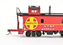 Load image into Gallery viewer, HO Brass Oriental Limited ATSF - Santa Fe Modern Round Roof Caboose Factory Painted