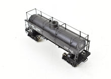 Load image into Gallery viewer, HO Brass W&R - W&R Enterprises UTLX - Union Tank Lines 6000 Gallon High Walkway Tank Car One Dome CP
