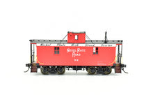 Load image into Gallery viewer, HO Brass DVP - Division Point NYC&St.L - Nickel Plate Road LE&W 26' Wood Caboose Factory Painted