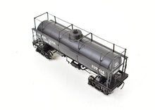 Load image into Gallery viewer, HO Brass W&R - W&R Enterprises UTLX - Union Tank Lines 6000 Gallon High Walkway Tank Car One Dome CP