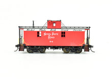 Load image into Gallery viewer, HO Brass DVP - Division Point NYC&St.L - Nickel Plate Road LE&W 26' Wood Caboose Factory Painted