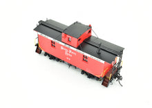 Load image into Gallery viewer, HO Brass DVP - Division Point NYC&St.L - Nickel Plate Road LE&W 26' Wood Caboose Factory Painted
