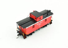 Load image into Gallery viewer, HO Brass DVP - Division Point NYC&St.L - Nickel Plate Road LE&W 26' Wood Caboose Factory Painted