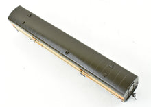 Load image into Gallery viewer, HO Brass Oriental Limited GN - Great Northern Streamlined "Empire Builder" 262 Baggage Less Skirts Pro-Painted