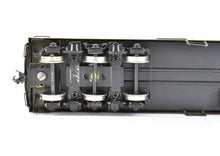 Load image into Gallery viewer, HO Brass Oriental Limited GN - Great Northern Streamlined "Empire Builder" 262 Baggage Less Skirts Pro-Painted