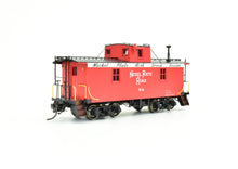 Load image into Gallery viewer, HO Brass DVP - Division Point NYC&St.L - Nickel Plate Road LE&W 26' Wood Caboose Factory Painted