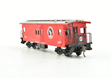 Load image into Gallery viewer, HO Brass Oriental Limited GN -Great Northern Bay Window Caboose CP No. X271