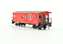 Load image into Gallery viewer, HO Brass Oriental Limited GN -Great Northern Bay Window Caboose CP No. X271
