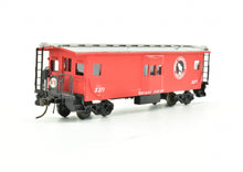 Load image into Gallery viewer, HO Brass Oriental Limited GN -Great Northern Bay Window Caboose CP No. X271