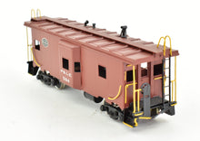 Load image into Gallery viewer, HO Brass Alco Models P&LE - Pittsburgh & Lake Erie Bay Window Cabin Car Caboose CP