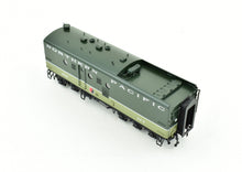 Load image into Gallery viewer, HO Brass W&R Enterprises NP - Northern Pacific Heater Car H-5 Factory Painted Loewy