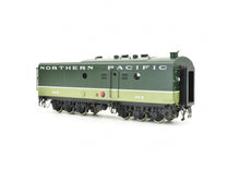 Load image into Gallery viewer, HO Brass W&R Enterprises NP - Northern Pacific Heater Car H-5 Factory Painted Loewy