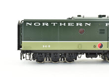 Load image into Gallery viewer, HO Brass W&R Enterprises NP - Northern Pacific Heater Car H-5 Factory Painted Loewy