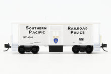 Load image into Gallery viewer, N Micro-Trains Line SP - Southern Pacific Police Caboose 2-Pack
