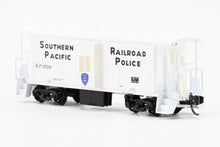 Load image into Gallery viewer, N Micro-Trains Line SP - Southern Pacific Police Caboose 2-Pack

