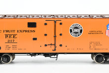 Load image into Gallery viewer, HO Brass CON CIL - Challenger Imports PFE - Pacific Fruit Express R-40-25 Refrigerator Car FP #2117
