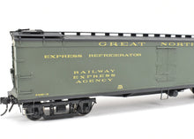 Load image into Gallery viewer, O Brass Oriental Limited GN - Great Northern Wood Express Reefer #2090 CP
