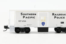 Load image into Gallery viewer, N Micro-Trains Line SP - Southern Pacific Police Caboose 2-Pack
