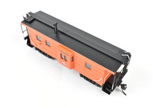 Load image into Gallery viewer, HO Brass NPP - Nickel Plate Products MILW - Milwaukee Road Bay Window Caboose Pro-Painted No. 991817
