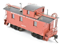 Load image into Gallery viewer, HO Brass W&amp;R Enterprises NP - Northern Pacific 24&#39; Wood Caboose #1600 Series Version 3 Painted
