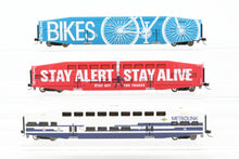 Load image into Gallery viewer, N Athearn Metrolink Bombardier Coach 3-Pack Special Edition "Bikes" and "Stay Alert Stay Alive" Cars - MISSING OUTER SLEEVE
