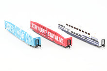 Load image into Gallery viewer, N Athearn Metrolink Bombardier Coach 3-Pack Special Edition "Bikes" and "Stay Alert Stay Alive" Cars - MISSING OUTER SLEEVE
