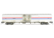 Load image into Gallery viewer, HO Brass Metro Models Amtrak Merchandise Handling Car Custom Painted No. 1470 Weathered
