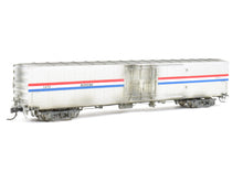 Load image into Gallery viewer, HO Brass Metro Models Amtrak Merchandise Handling Car Custom Painted No. 1470 Weathered
