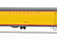 Load image into Gallery viewer, HO Brass The Palace Car Company MILW - Milwaukee Road 85&#39; Mail/Storage 2000/17
