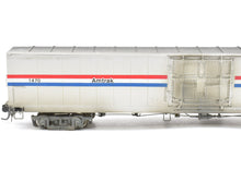 Load image into Gallery viewer, HO Brass Metro Models Amtrak Merchandise Handling Car Custom Painted No. 1470 Weathered
