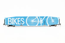 Load image into Gallery viewer, N Athearn Metrolink Bombardier Coach 3-Pack Special Edition "Bikes" and "Stay Alert Stay Alive" Cars - MISSING OUTER SLEEVE
