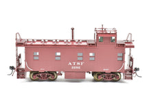 Load image into Gallery viewer, HO Brass CON DVP - Division Point AT&amp;SF - Santa Fe Peaked Roof Caboose With Antenna FP
