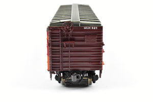 HO Brass Railway Classics MILW - Milwaukee Road 50' Passenger Express Boxcar Factory Painted 1948 Scheme #925