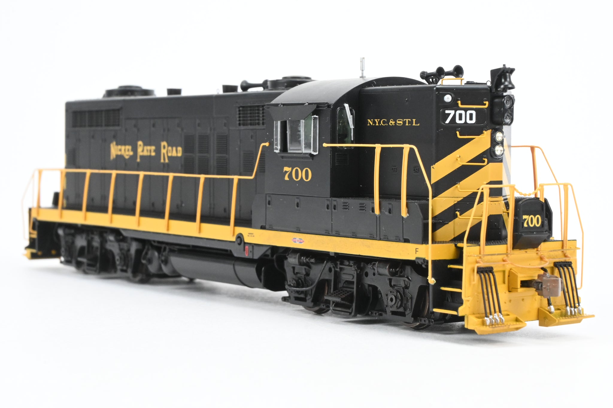 HO Athearn Genesis NKP - Nickel Plate Road EMD GP18 FP No. 700 w