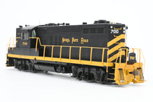 Load image into Gallery viewer, HO Athearn Genesis NKP - Nickel Plate Road EMD GP18 FP No. 700 w/ LED Lighting
