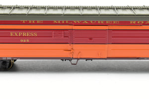 HO Brass Railway Classics MILW - Milwaukee Road 50' Passenger Express Boxcar Factory Painted 1948 Scheme #925