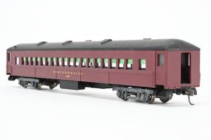 HO Bethlehem Car Works B&M – Boston & Maine Passenger Coach FP No. 1404 RTR