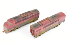 Load image into Gallery viewer, HO Brass Hallmark Models LV - Lehigh Valley EMD FT A/B Set CP w/Heavy Weathering
