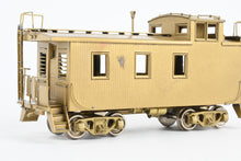 Load image into Gallery viewer, HO Brass Oriental Limited GN - Great Northern 25 Foot Caboose
