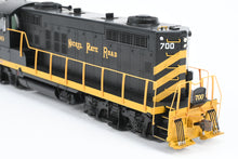 Load image into Gallery viewer, HO Athearn Genesis NKP - Nickel Plate Road EMD GP18 FP No. 700 w/ LED Lighting
