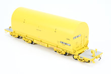 Load image into Gallery viewer, HO Brass CON OMI - Overland Models, Inc. UP - Union Pacific NASA Shuttle Solid Rocket Motor Rail Car Factory Painted No. 50020

