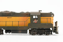 Load image into Gallery viewer, N Brass Hallmark Models C&amp;NW - Chicago &amp; North Western EMD GP-9 Standard Version with Removable Dynamic Brakes Custom Painted &amp; Weathered No. 4514
