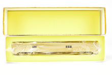 Load image into Gallery viewer, HO Brass Oriental Limited NP - Northern Pacific North Coast Limited Water Baggage Car #400 w/o Skirts
