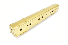 Load image into Gallery viewer, HO Brass Oriental Limited NP - Northern Pacific North Coast Limited Mail-Dorm #425 w/o Skirts
