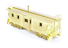 Load image into Gallery viewer, HO Brass OMI - Overland Models, Inc. CStP M&amp;O C&amp;NW Wood Bay-Window Caboose #6076 Omaha Rd
